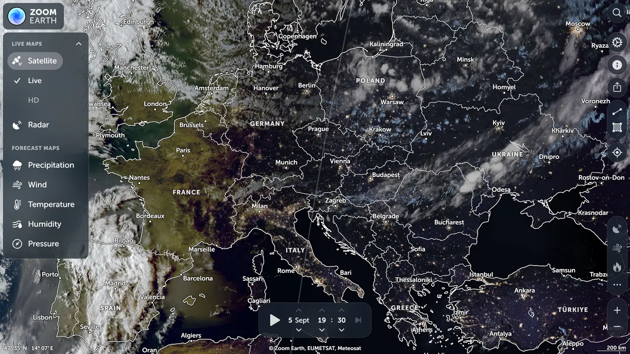 Screenshot of Zoom Earth